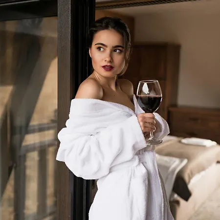 & Nesh Estalagem Tatariv